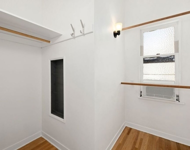 2011 N Beachwood Drive - Photo Thumbnail 9
