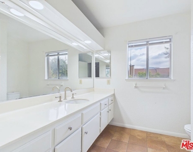 1937 Glenoaks Boulevard - Photo Thumbnail 19