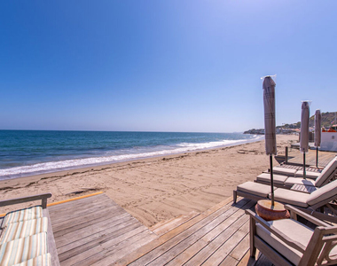 23752 Malibu Road - Photo Thumbnail 3