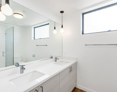 747 Lillian Way - Photo Thumbnail 19