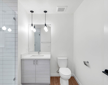 747 Lillian Way - Photo Thumbnail 11
