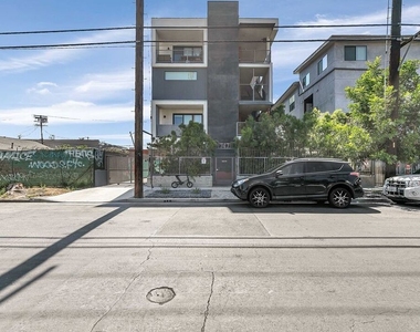 747 Lillian Way - Photo Thumbnail 23