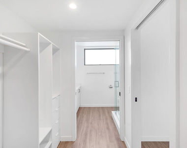 747 Lillian Way - Photo Thumbnail 17
