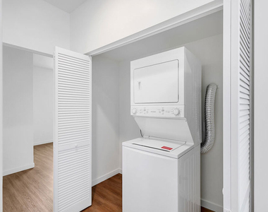 747 Lillian Way - Photo Thumbnail 20