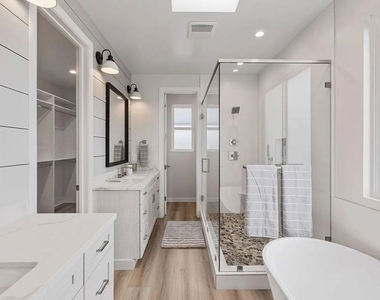 2423 Curtis Avenue - Photo Thumbnail 11