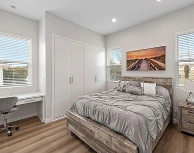 2423 Curtis Avenue - Photo Thumbnail 10