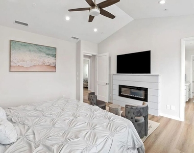 2423 Curtis Avenue - Photo Thumbnail 6