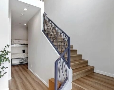 2423 Curtis Avenue - Photo Thumbnail 8
