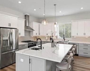 2423 Curtis Avenue - Photo Thumbnail 13