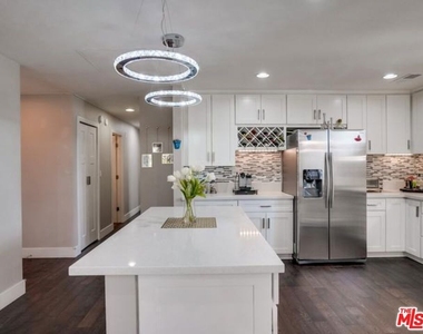 150 N Almont Drive - Photo Thumbnail 2