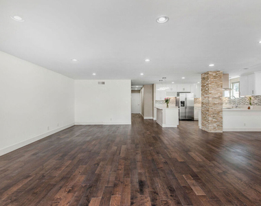 150 N Almont Drive - Photo Thumbnail 6