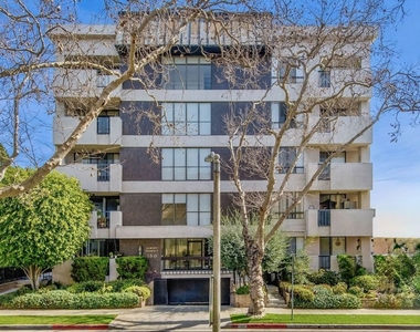 150 N Almont Drive - Photo Thumbnail 18