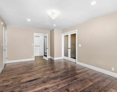150 N Almont Drive - Photo Thumbnail 13
