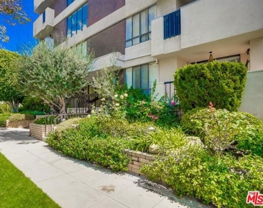 150 N Almont Drive - Photo Thumbnail 17