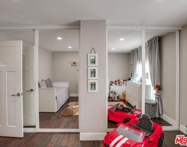150 N Almont Drive - Photo Thumbnail 11