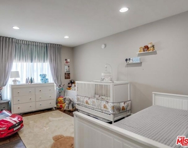 150 N Almont Drive - Photo Thumbnail 10