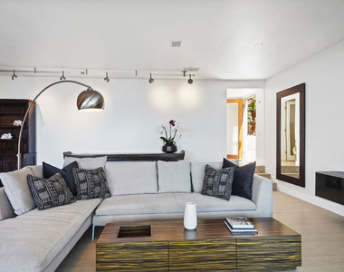 18101 Coastline Drive - Photo Thumbnail 9