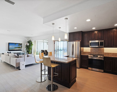 18101 Coastline Drive - Photo Thumbnail 3