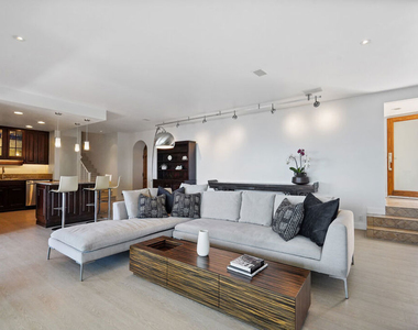 18101 Coastline Drive - Photo Thumbnail 10
