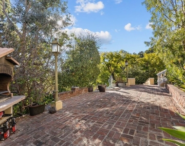 2856 Glendower Avenue - Photo Thumbnail 32