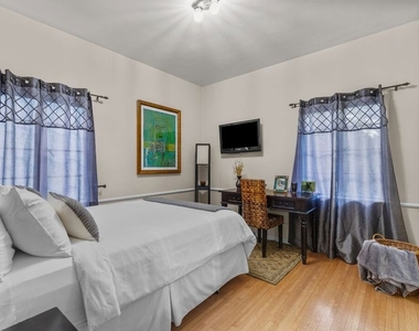 2856 Glendower Avenue - Photo Thumbnail 14
