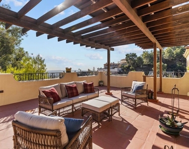 2856 Glendower Avenue - Photo Thumbnail 26