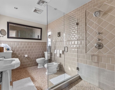 2856 Glendower Avenue - Photo Thumbnail 24