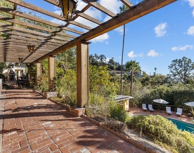 2856 Glendower Avenue - Photo Thumbnail 38