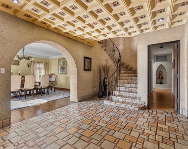 2856 Glendower Avenue - Photo Thumbnail 7