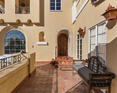 2856 Glendower Avenue - Photo Thumbnail 4