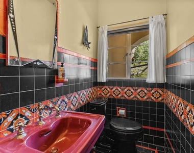 2856 Glendower Avenue - Photo Thumbnail 17