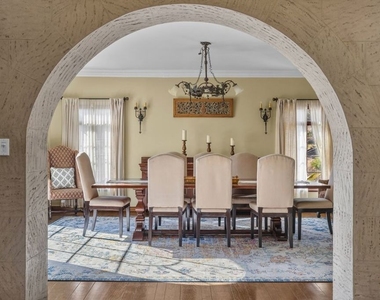 2856 Glendower Avenue - Photo Thumbnail 8