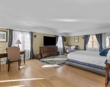 2856 Glendower Avenue - Photo Thumbnail 27
