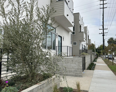 1900 20th Street - Photo Thumbnail 2