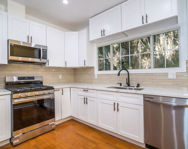152 S Wetherly Drive - Photo Thumbnail 7