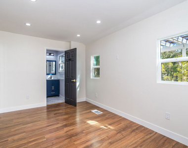 152 S Wetherly Drive - Photo Thumbnail 13