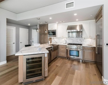 801 Ash Street - Photo Thumbnail 2