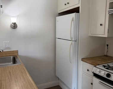 1646 Brookes Ave. - Photo Thumbnail 6