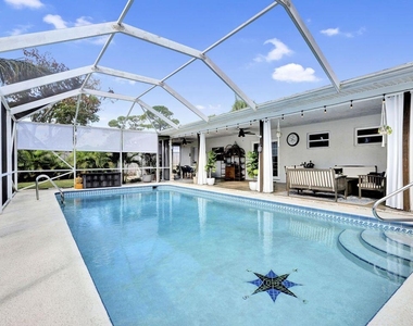 1104 Nw 12th Terrace - Photo Thumbnail 1