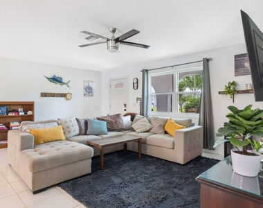 1104 Nw 12th Terrace - Photo Thumbnail 5