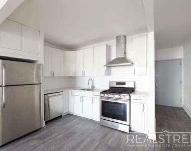 90-02 Queens Blvd - Photo Thumbnail 2