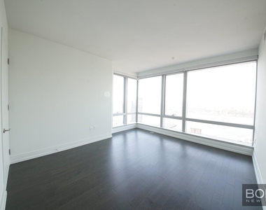 Tenth Avenue - Photo Thumbnail 4