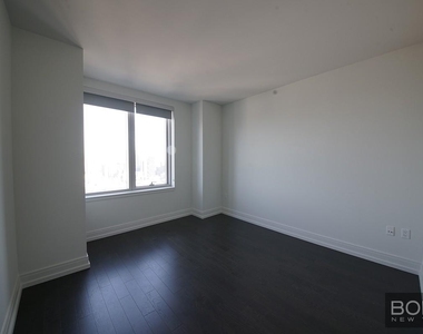 Tenth Avenue - Photo Thumbnail 2