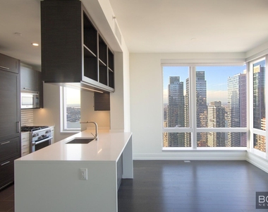 Tenth Avenue - Photo Thumbnail 6