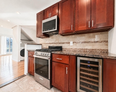 401 East 68th Street - Photo Thumbnail 11