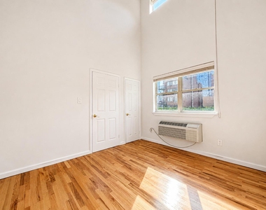 401 East 68th Street - Photo Thumbnail 8