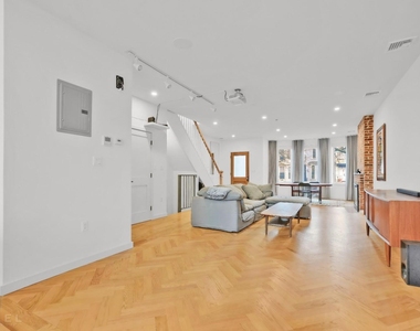 729 Chauncey Street - Photo Thumbnail 3