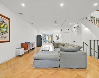 729 Chauncey Street - Photo Thumbnail 2