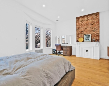 729 Chauncey Street - Photo Thumbnail 8