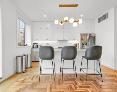 729 Chauncey Street - Photo Thumbnail 5